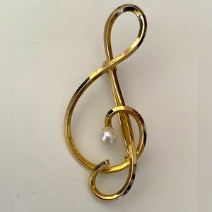 12k Gold Treble clef Musical Note with Pearl Pin Vintage 80’s